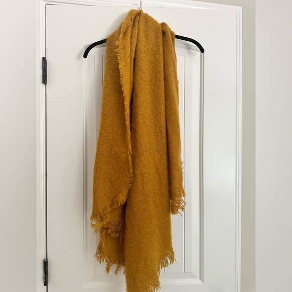 Anthropologie Joyeux Fuzzy Boucle Oversized Cozy Scarf - Picture 2 of 4